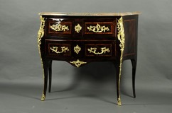 Elegant chest of drawers