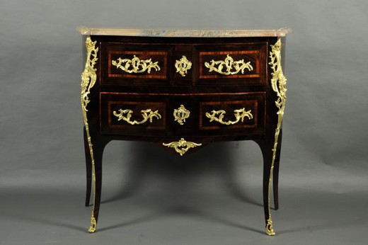 Elegant chest of drawers