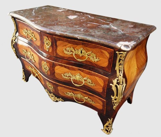 Rare elegant chest of drawers
