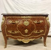 Antique chest of drawers