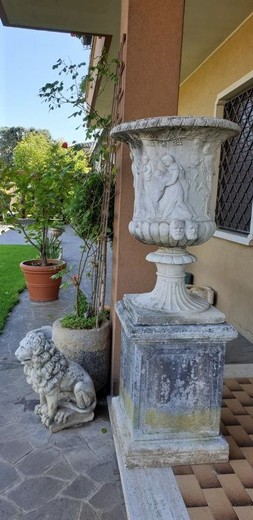 A pair of rare flowerpots