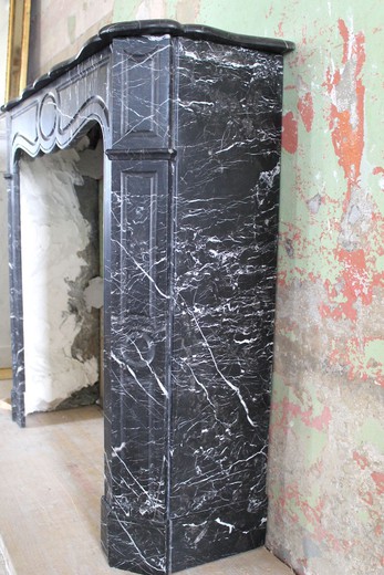 Старинный каминный портал