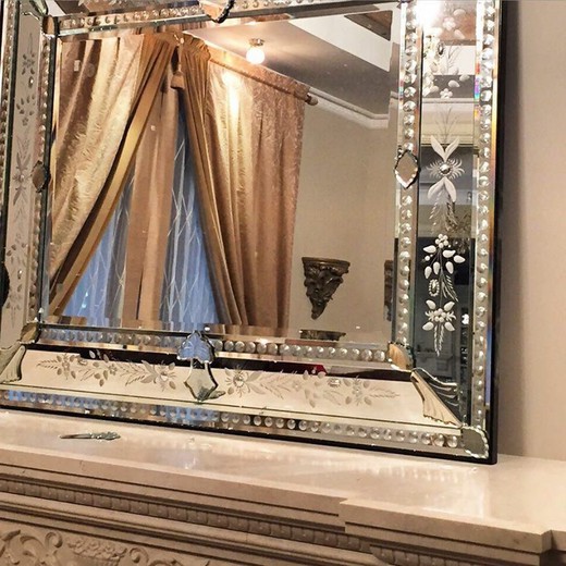 старинное венецианское зеркало из муранского стекла