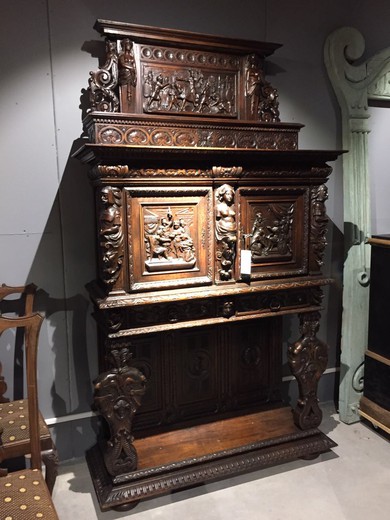 антикварный кабинет в стиле ренессанс из ореха, 18 век