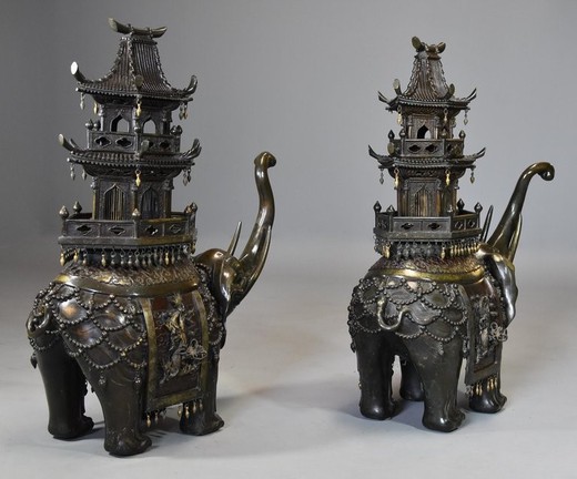 Антикварные парные японские курильницы «Слоны»