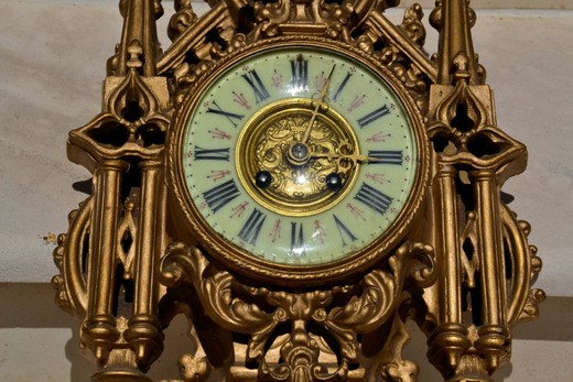 Антикварные настенные часы