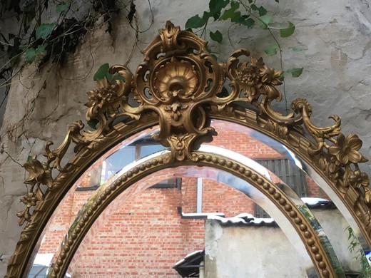 винтажное настенное зеркало в стиле Людовика XV Рококо в раме из дерева с золочением купить в Москве