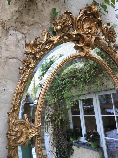 Medaillon Mirror Bevelled Wooden And Stucco Gilded 19th. 1 cracked mirror (Middle left)