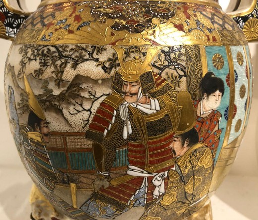 старинные парные курильницы сацума из керамики с золочением и росписью в восточном стиле купить в Москве