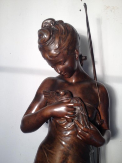 старинная скульптура "Девушка с раненой птичкой" из бронзы на мраморном основании от Ипполита Франсуа Моро купить в Москве