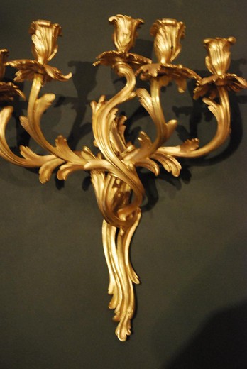 старинные парные бра из золоченой бронзы в стиле Людовика XV купить в Москве