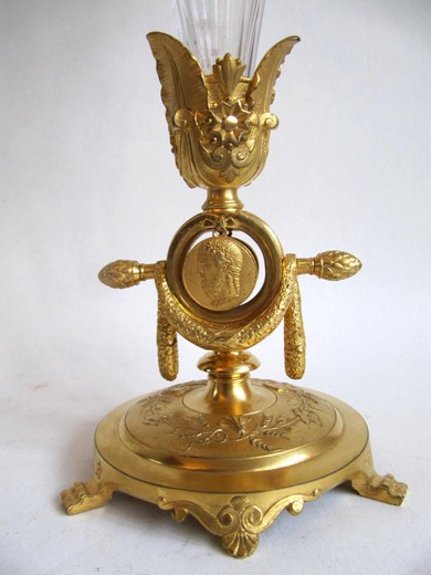 старинная ваза в стиле Наполеона III из стекла и золоченой бронзы купить в Москве