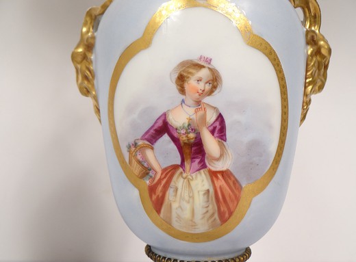 антикварный свет из золоченой бронзы и фарфора в стиле Людовика XV купить в Москве