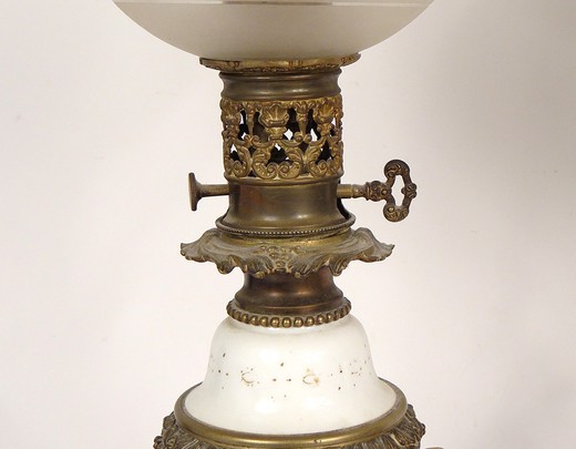 старинный свет из золоченой бронзы и фарфора в стиле Людовика XV купить в Москве