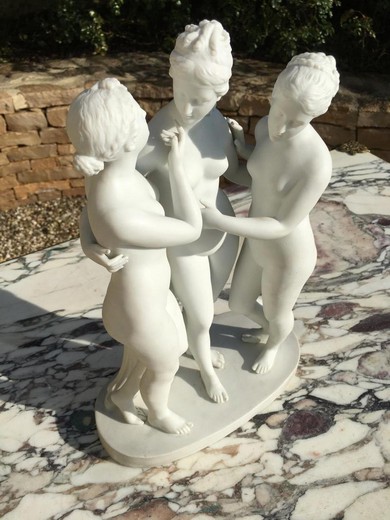 Porcelain statue representing " The three Graces " in perfect condition.