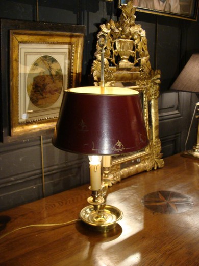 Lamp with 2 burners in gilded bronze dating from the first part of the 20th century.