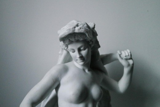 антикварная скульптура Молодая Дикарка из бисквитного фарфора купить в Москве