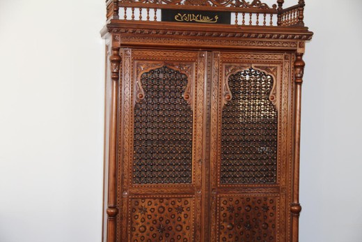 старинный шкаф в восточном стиле из ореха купить в Москве