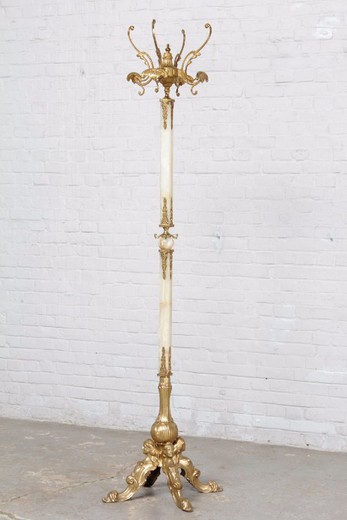 антикварная вешалка из золоченой бронзы и оникса в стиле Людовика XV купить в Москве