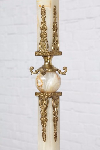 антикварная галерея мебели предметов декора и интерьера в стиле Людовика XV из золоченой бронзы в Москве