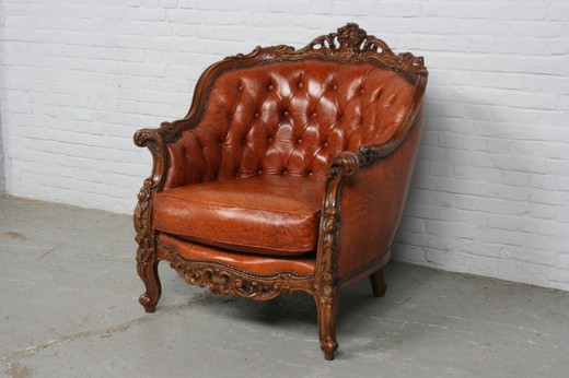антикварное кресло из дерева с обивкой из кожи в стиле Людовика XV Рококо купить в Москве