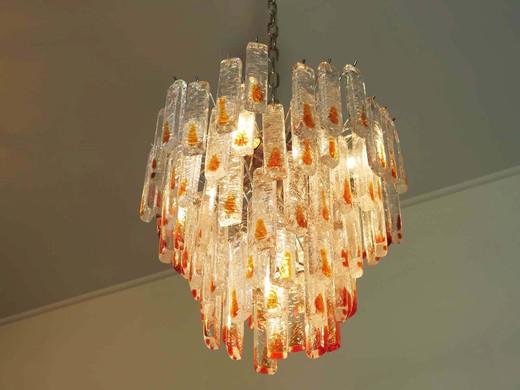Fantastic vintage Murano chandelier made by 84 Murano crystal prism in a nickel metal frame. The glasses are transparent with ice effect and a small amber spot that enhances its beauty.