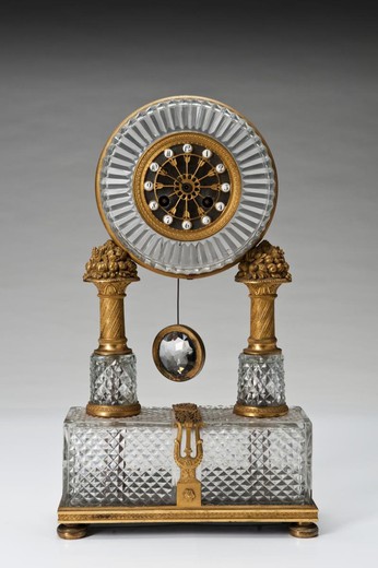 Антикварные часы из бронзы и хрусталя