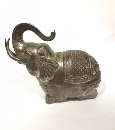 Antique box "Elephant"