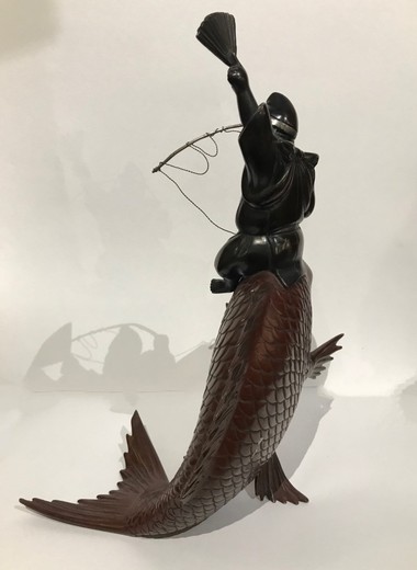 Антикварная скульптура «Бог Эбису на рыбе»