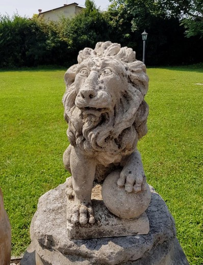 Антикварные парные скульптуры "Львы"