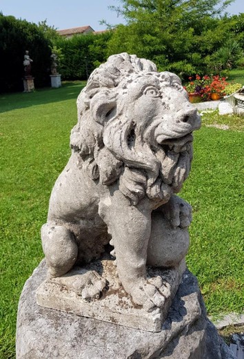 Антикварные парные скульптуры "Львы"