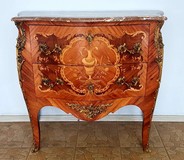 Antique chest of drawers