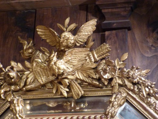 антикварный магазин зеркал предметов декора и интерьера в стиле Генриха II охотничий стиль из дерева с золочением и стекла в Москве