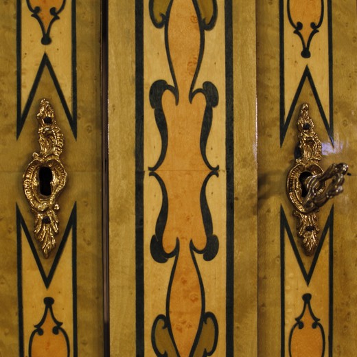антикварная мебель из дерева с золоченой бронзой и латунью в стиле Наполеона III купить в Москве