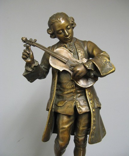 старинная скульптура юного Моцарта из бронзы Адриена Этьена Гауде купить в Москве