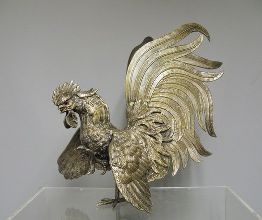 Sculpture "The Cocking Cock". It is made of gilded bronze. France, XIX century.