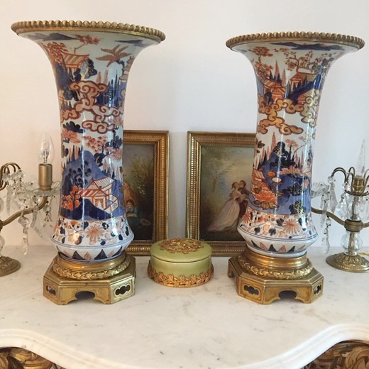 старинные парные вазы в восточном стиле из фарфора и золоченой бронзы с росписью имари купить в Москве