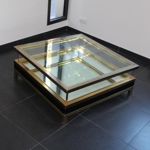 Vintage coffee table-showcase. It is made of brass and glass according to the design of the Mason Jensen interior. France, the 1970s.