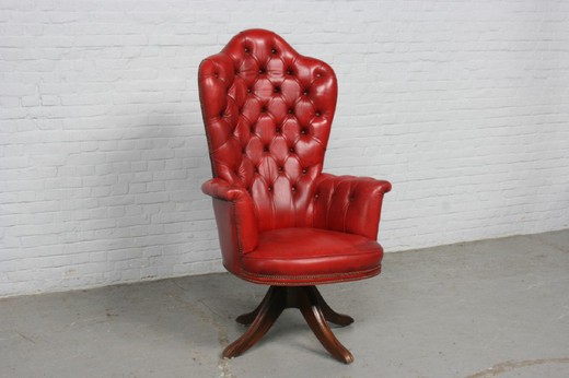 антикварное кресло честерфилд из дерева и кожи купить в Москве