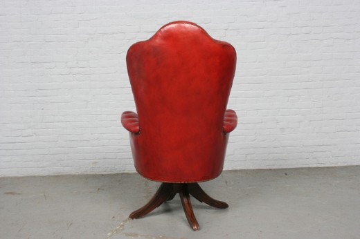 винтажное кресло честерфилд из дерева и кожи купить в Москве