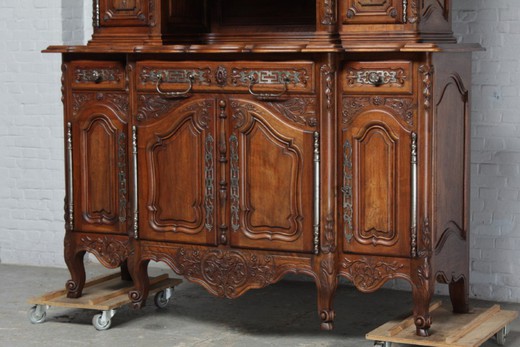 Antiquarian buffet in the Art Nouveau style. Made of walnut. France, 1900s.