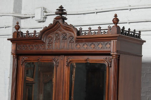 антикварная мебель в готическом стиле из ореха купить в Москве