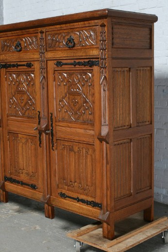 старинная мебель в готическом стиле из дуба купить в Москве