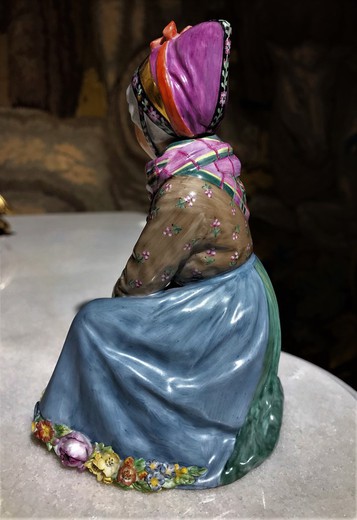 Antique statuette "Girl of Fano"