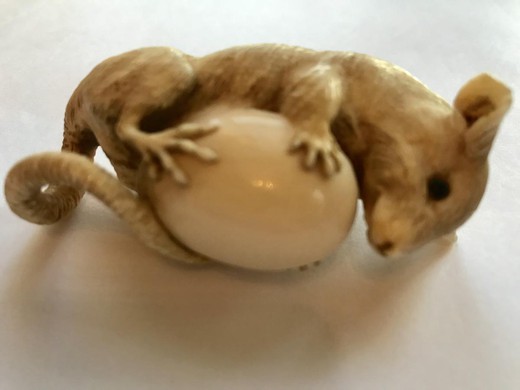 japanese okimono of a mouse with an egg