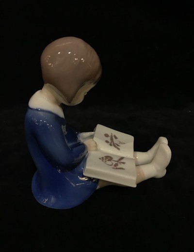 Антикварная скульптура «Чтение»