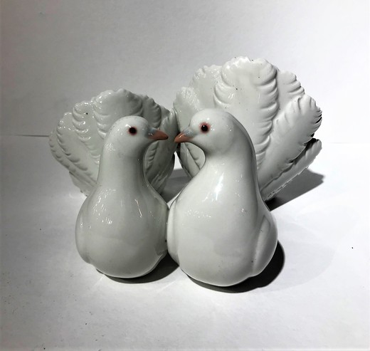 Antique sculpture "Pigeons"