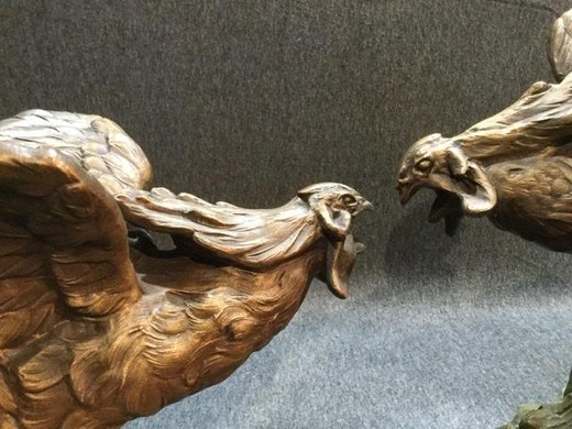Антикварная скульптура "Петушиный бой"