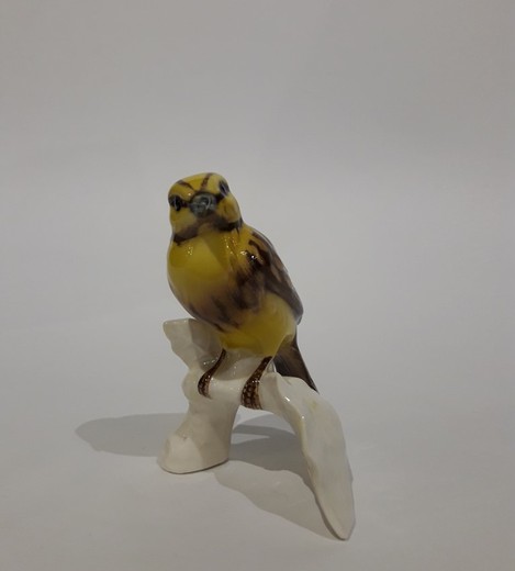 Antique statuette "Yellowhammer"