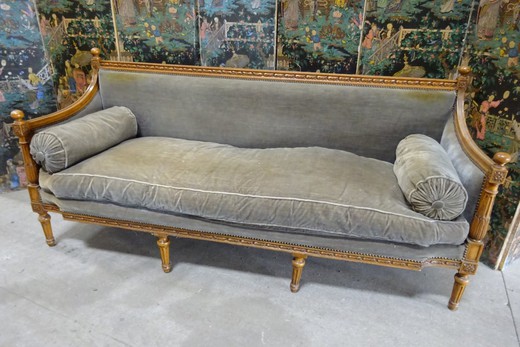 Антикварный диван